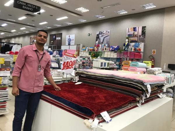 Ramires, Chefe do setor de tecidos do Armaz&eacute;m Para&iacute;ba.(Imagem:FlorianoNews)