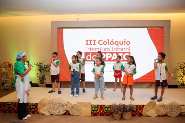 Col&oacute;quio promovido pela Seduc mostra como crian&ccedil;as podem aprender brincando(Imagem:Let&iacute;cia Santos)