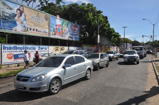 Sete carros colidem na Avenida Barão de Castelo Branco em THE