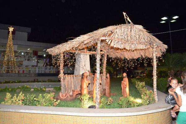 Prefeitura de Floriano deixa a cidade em clima de Natal