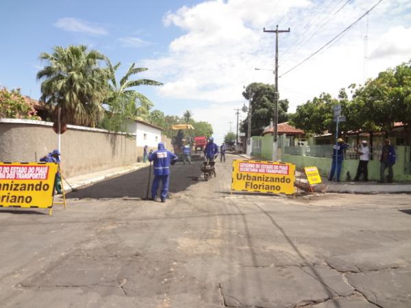 Iniciada pavimenta&ccedil;&atilde;o asf&aacute;ltica na Rua Sete de Setembro.(Imagem:FlorianoNews)