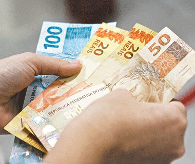 Receita paga as restituições do último lote do IR 2018