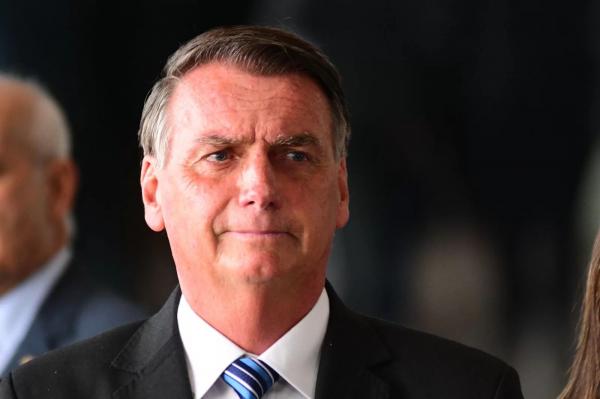Bolsonaro diz que pretende voltar ao Brasil nas próximas semanas