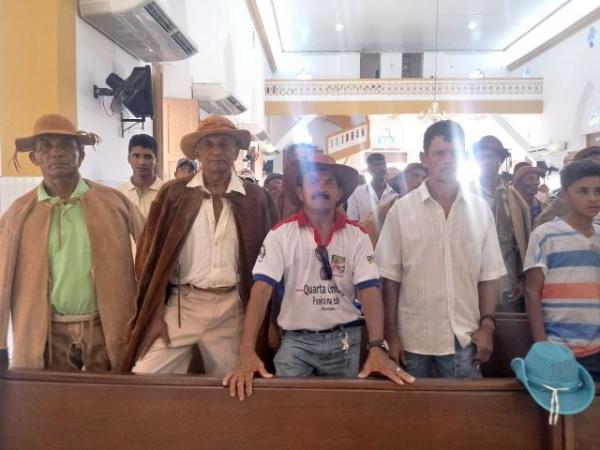 Cavalgada e missa marcam o dia do vaqueiro nos Festejos de São Pedro de Alcântara em Floriano.(Imagem:FlorianoNews)