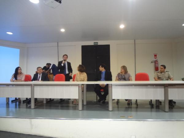Palestra sobre viol&ecirc;ncia dom&eacute;stica e familiar contra a mulher &eacute; realizada em Floriano.(Imagem:FlorianoNews)