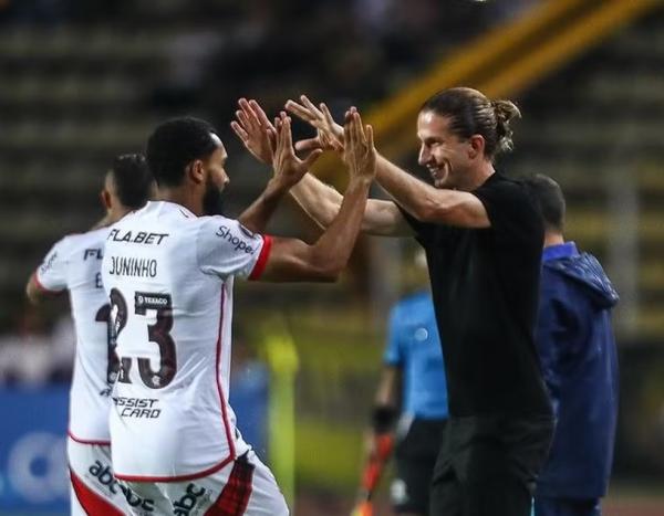 Juninho e Filipe Lu&iacute;s na Libertadores.(Imagem:Gilvan de Souza/Flamengo)