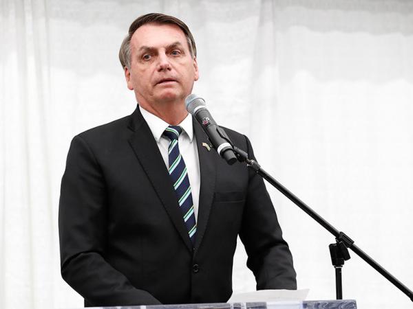 Sem apresentar provas, Bolsonaro diz desconfiar do número de vítimas do coronavírus em SP