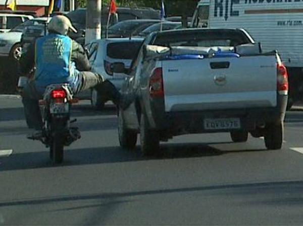 Motorista atropela motociclista após discussão em trânsito no PI