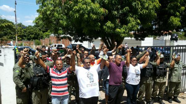 Batalhões aderem o movimento Polícia Legal e policiais não saem para rua