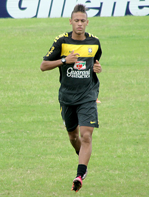Para Ney Franco, o 'boa praça' Neymar é apenas mais um no grupo