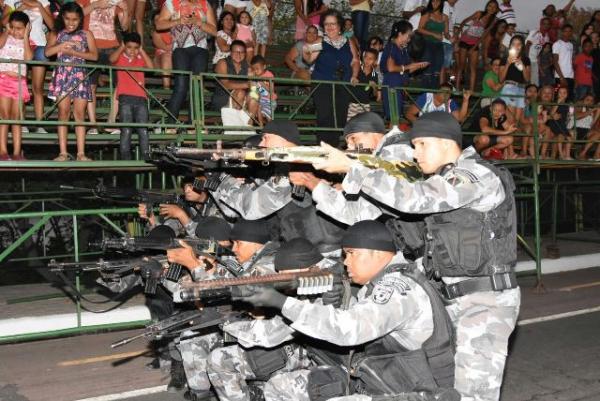 Cerca de 25 mil pessoas participam do desfile da Independência em Floriano.(Imagem:Força Tática)