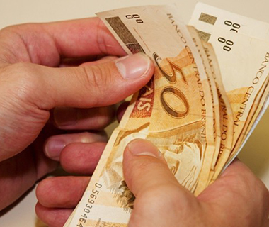 Empresários ganham mais (R$ 2.900) no Piauí, mas salários caem, revela IBGE