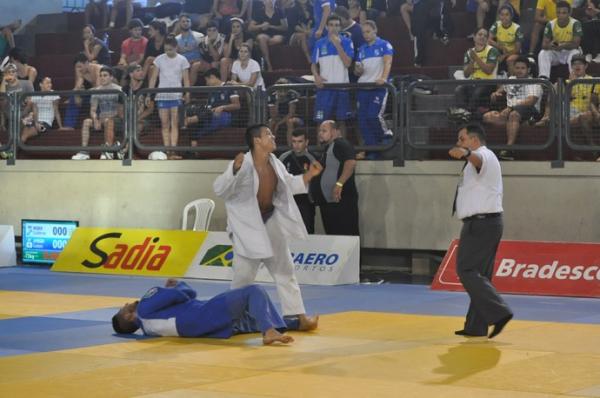 Judoca vibra com feito na decis&atilde;o.(Imagem:Reprodu&ccedil;&atilde;o/CBJ)