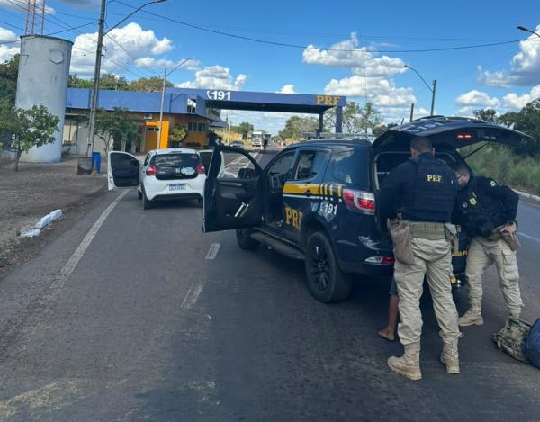 Ve&iacute;culo foi localizado cerca de 45 minutos ap&oacute;s o furto; condutor desobedeceu &agrave; ordem de parada e realizou manobras perigosas durante a fuga.(Imagem:Divulga&ccedil;&atilde;o/PRF)