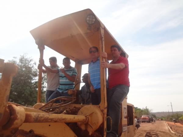Prefeitura visita obras de recupera&ccedil;&atilde;o em estradas.(Imagem:FlorianoNews)