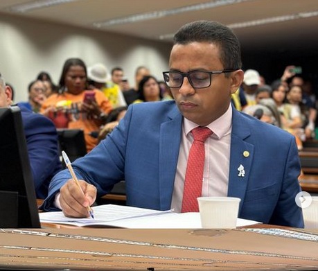 Francisco Costa luta pelo piso salarial dos agentes comunitários e de endemias em audiência pública
