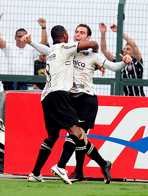 No detalhe, Timão vence Verdão em tarde de Bruno e Julio Cesar