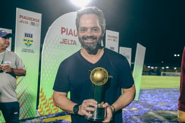 Piauí Esporte Clube conquista bicampeonato piauiense e levanta troféu em noite de casa cheia(Imagem:João Allbert)