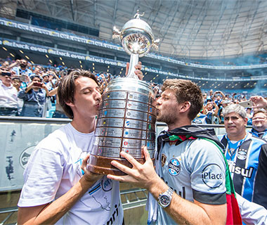 Grêmio anuncia renovação com Kannemann e Geromel