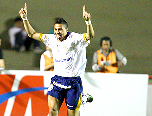 Ceará vence o Grêmio com um gol 'chorado' do veterano Geraldo