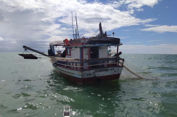 Pol&iacute;cia Federal flagrou barcos praticando pesca ilegal no Litoral do Piau&iacute;.(Imagem:Divulga&ccedil;&atilde;o/PF)