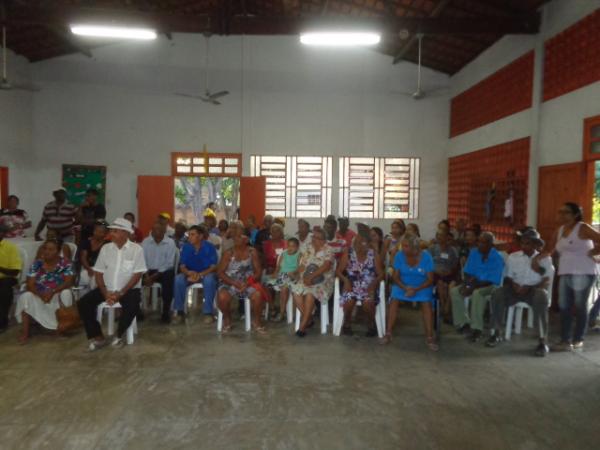Pais da terceira idade receberam homenagem do CRAS II pela passagem do seu dia