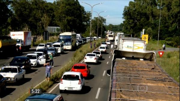 Justiça manda liberar estradas, mas ainda há bloqueios nesta quinta-feira