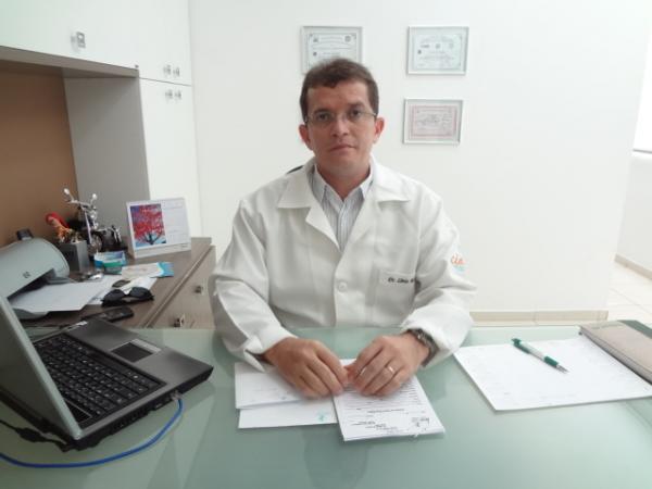Dr. Lívio Barbosa fala de novo procedimento de histerectomia oferecido em Floriano