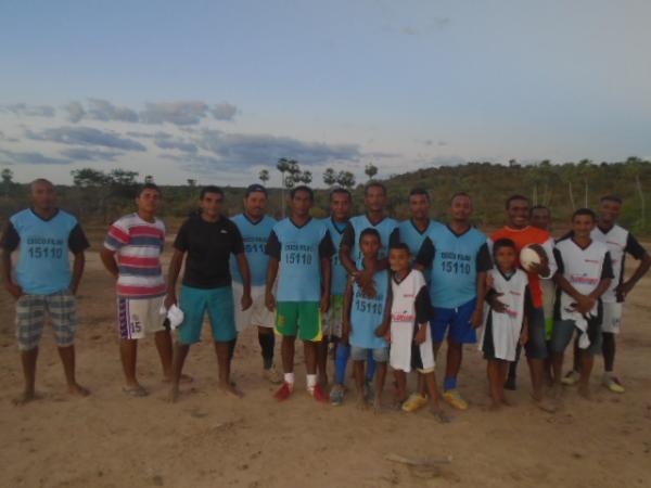 Moradores comemoram inauguração do campo do Guarani em Floriano