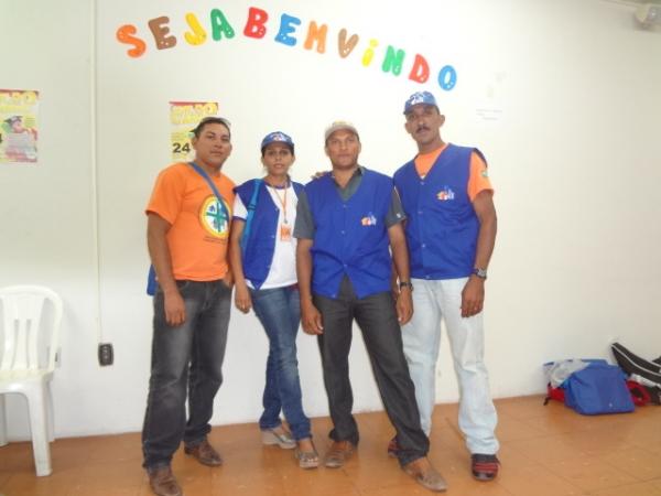 Agentes de sa&uacute;de recebem fardamento em Floriano.(Imagem:FlorianoNews)