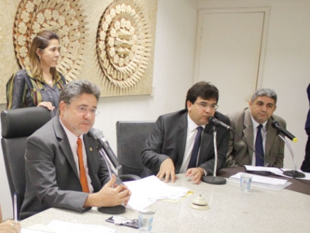 Deputados ficam satisfeitos com explicações e Governo recua no aumeto de imposto do diesel