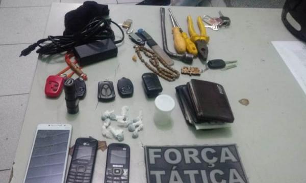 Polícia prende dois homens suspeitos de roubarem carros em Teresina