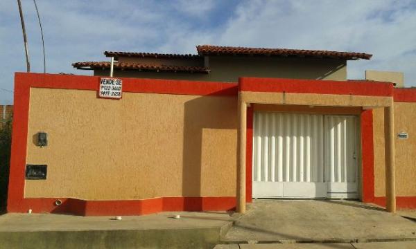 Residência é colocada a venda no bairro Tiberão