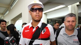 Luis Fabiano espera ano melhor em 2013 e diz: 'Isso não é normal'