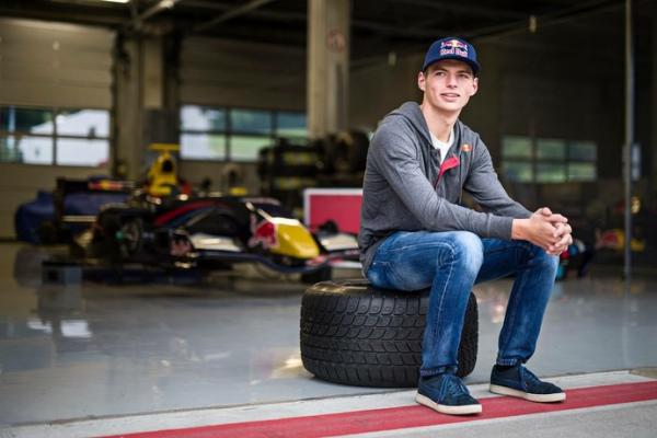 Max Verstappen ser&aacute; piloto da STR em 2015.(Imagem:Divulga&ccedil;&atilde;o)