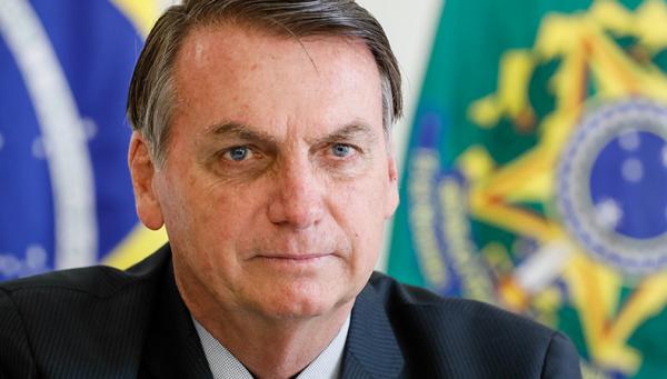 Bolsonaro fala em "agressões internas" e cobra preparação de militares