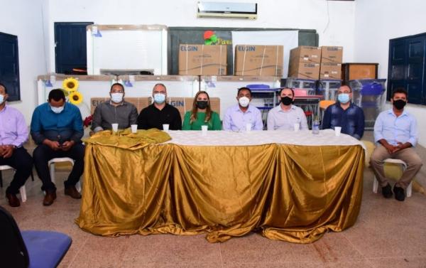 Prefeito Joel realiza entrega de novos equipamentos para rede municipal de ensino(Imagem:Secom)