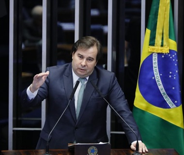 Maia afirma ser contrário a uma nova Constituinte