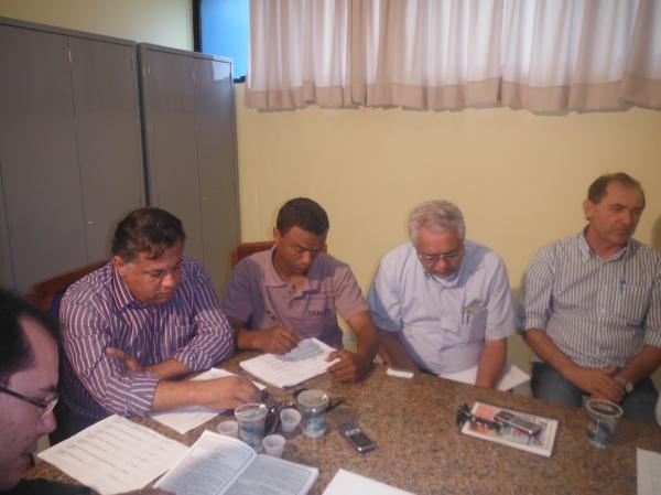 Comissões permanentes são compostas na Câmara Municipal.(Imagem:FlorianoNews)