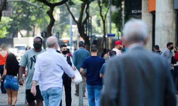 Pessoas caminnhando(Imagem:Tomaz Silva/ Agência Brasil)