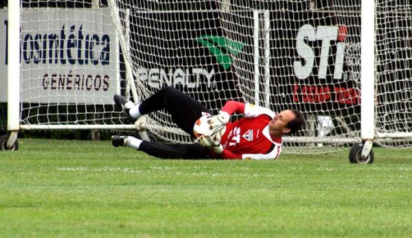 Determina&ccedil;&atilde;o nos treinos &eacute; caracter&iacute;stica marcante de Rogerio Ceni.(Imagem: Cleber Akamine)