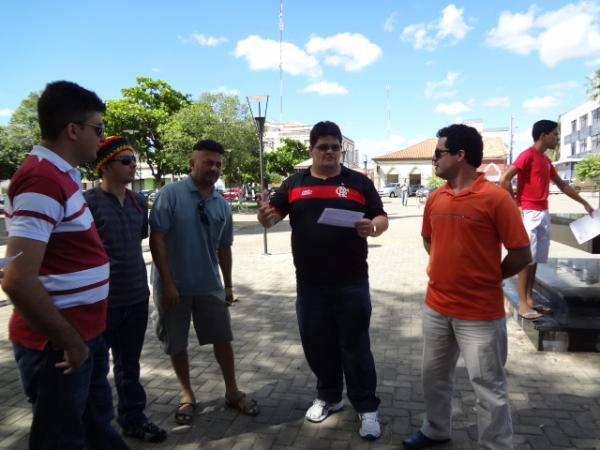Servidores federais realizam ato p&uacute;blico em Floriano.(Imagem:FlorianoNews)