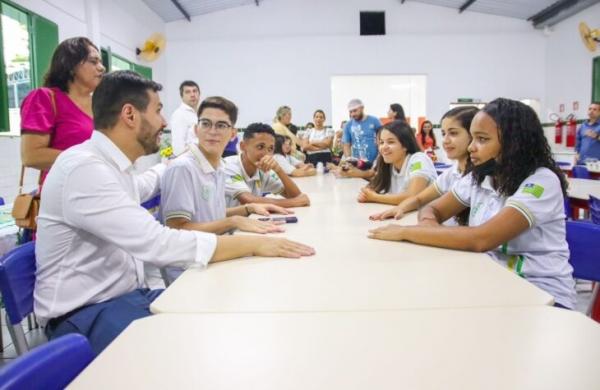 Secret&aacute;rio Washington Bandeira visita escolas em Campo Maior.(Imagem:Divulga&ccedil;&atilde;o)