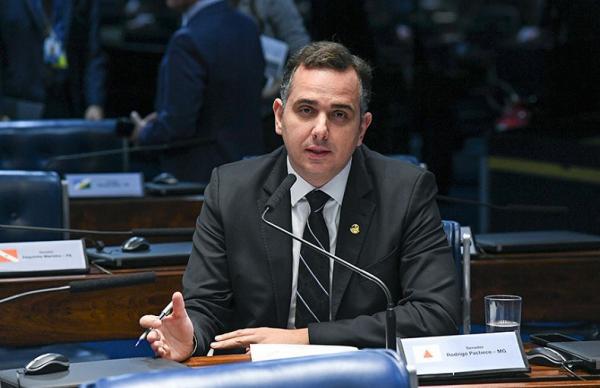 O presidente do Senado, Rodrigo Pacheco (PSD-MG), anunciou na noite desta quarta-feira (9) que desistiu de concorrer à Presidência da República. Pacheco havia sinalizado a desistê(Imagem:Reprodução)