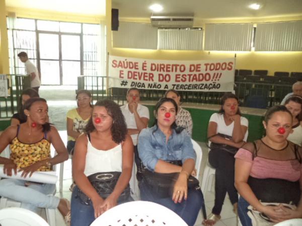Servidores fazem protesto contra privatização do Hospital Tibério Nunes