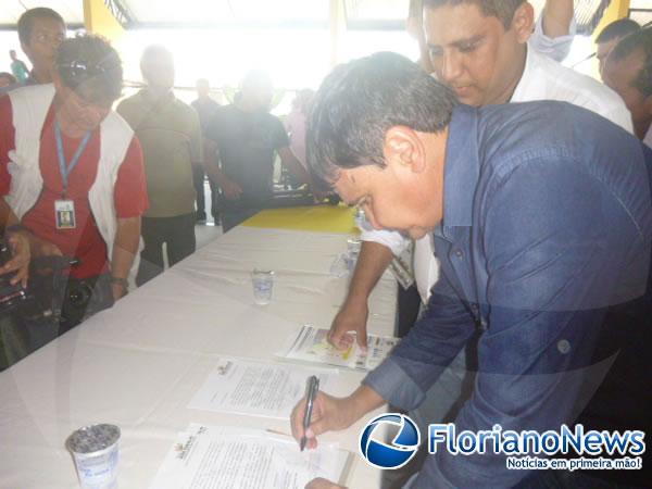 Wellington Dias inaugura quadra poliesportiva em S&atilde;o Jos&eacute; do Peixe.(Imagem:FlorianoNews)