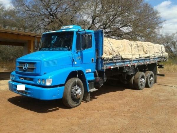 Caminhões são retidos por levar produtos perigosos de forma irregular