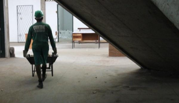 Obra do Verd&atilde;o ainda est&aacute; em est&aacute;gio de demoli&ccedil;&atilde;o e retirada de entulhos do local.(Imagem:Wenner Tito)