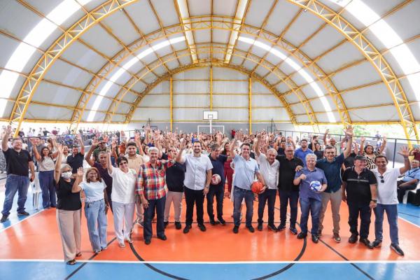  Ciro Nogueira inaugura quadra escolar e anuncia novos investimentos durante agenda pelo Piau&iacute;.(Imagem:Ascom)