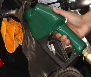 Petrobras anuncia alta de 2,5% no preço do diesel